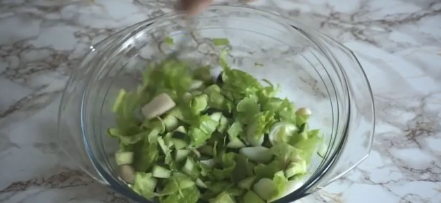 Топ-10 самых простых и вкусных салатов на день рождения.